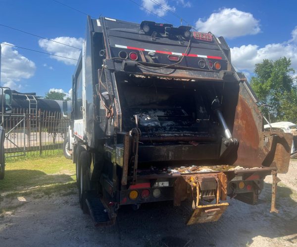 2016 FREIGHTLINER GARBAGE TRUCK 20 YARDS MCNEILUS BOX 003