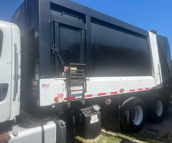 2016 FREIGHTLINER GARBAGE TRUCK 20 YARDS MCNEILUS BOX 004