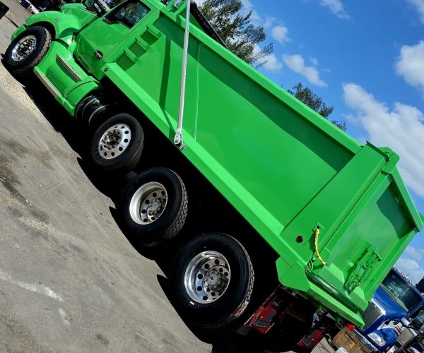 2016 KENWORTH T680 TRI-AXLE DUMP TRUCK WITH STEERABLE LIFT 003