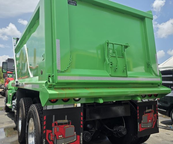 2016 KENWORTH T680 TRI-AXLE DUMP TRUCK WITH STEERABLE LIFT NUEVAS 003