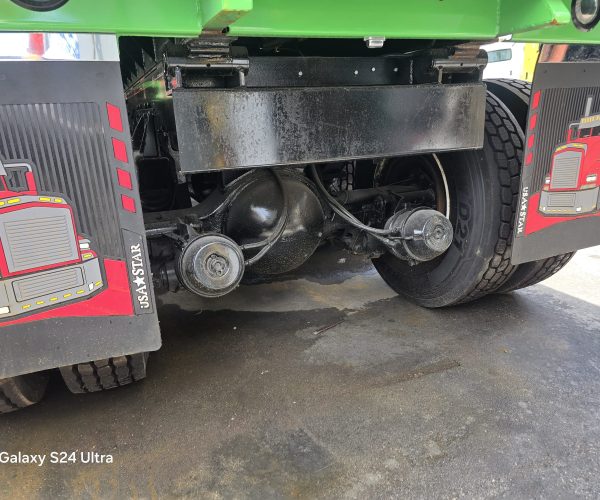 2016 KENWORTH T680 TRI-AXLE DUMP TRUCK WITH STEERABLE LIFT NUEVAS 004