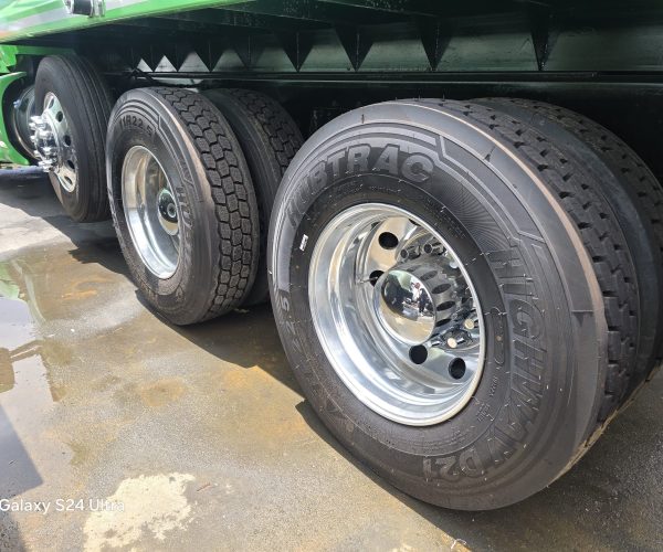 2016 KENWORTH T680 TRI-AXLE DUMP TRUCK WITH STEERABLE LIFT NUEVAS 005