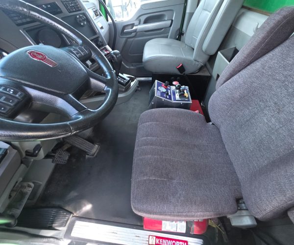 2016 KENWORTH T680 TRI-AXLE DUMP TRUCK WITH STEERABLE LIFT NUEVAS 010