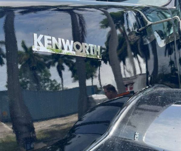 2016 KENWORTH T800 DUMP TRUCK TRI-AXLE WSTEEREABLE THIRD AXLE 008