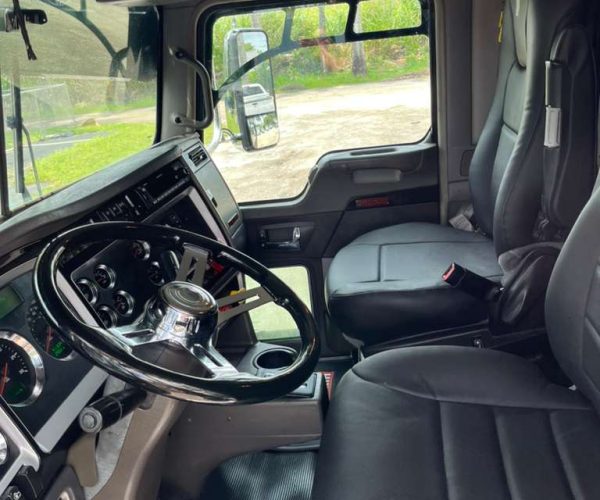 2016 KENWORTH T800 DUMP TRUCK TRI-AXLE WSTEEREABLE THIRD AXLE 009