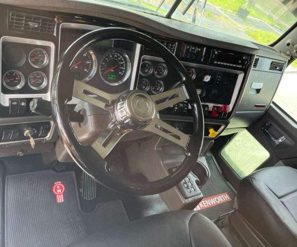 2016 KENWORTH T800 DUMP TRUCK TRI-AXLE WSTEEREABLE THIRD AXLE 010