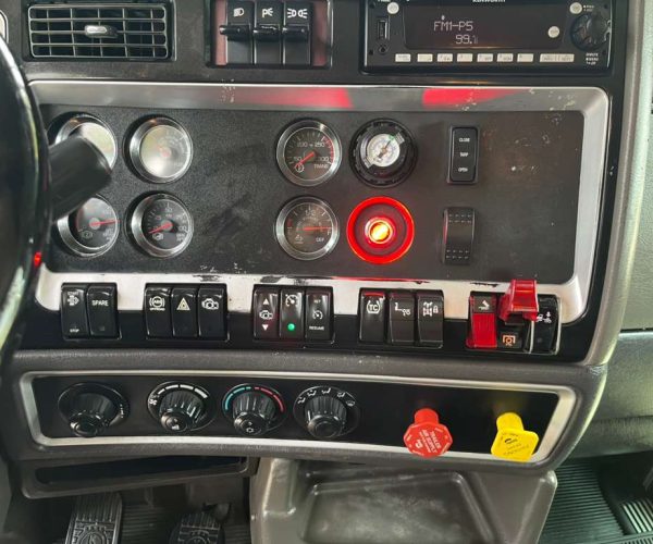 2016 KENWORTH T800 DUMP TRUCK TRI-AXLE WSTEEREABLE THIRD AXLE 013
