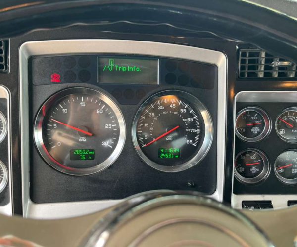 2016 KENWORTH T800 DUMP TRUCK TRI-AXLE WSTEEREABLE THIRD AXLE 016