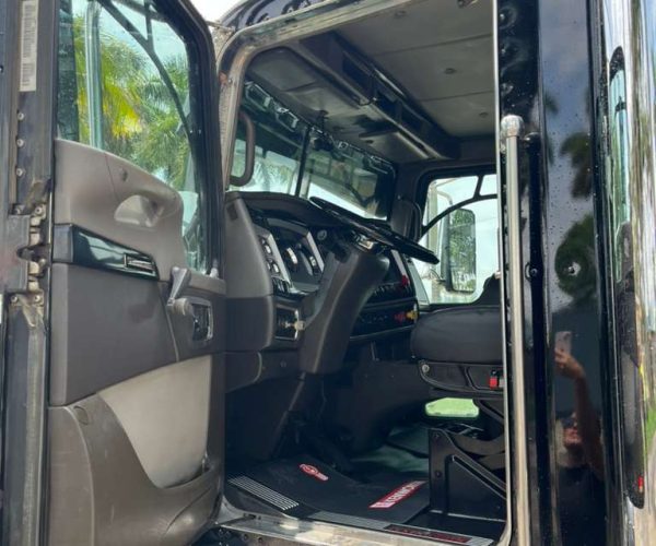 2016 KENWORTH T800 DUMP TRUCK TRI-AXLE WSTEEREABLE THIRD AXLE 018