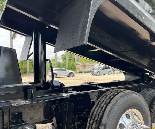 2016 KENWORTH T800 DUMP TRUCK TRI-AXLE WSTEEREABLE THIRD AXLE 028