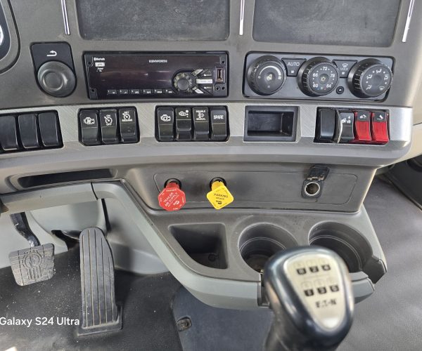 2016 KENWORTH T880 DAY SINGLE AXLE CUMMINS ENGINE 10 SPEED 015