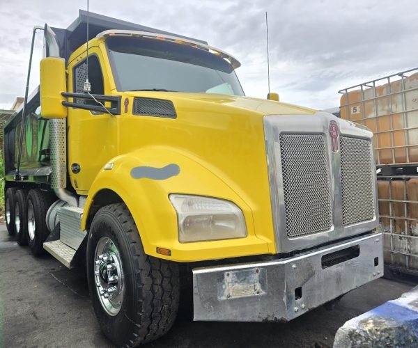 2016 KENWORTH T880 DUMP TRUCK W STEERABLE THIRD AXLE 002