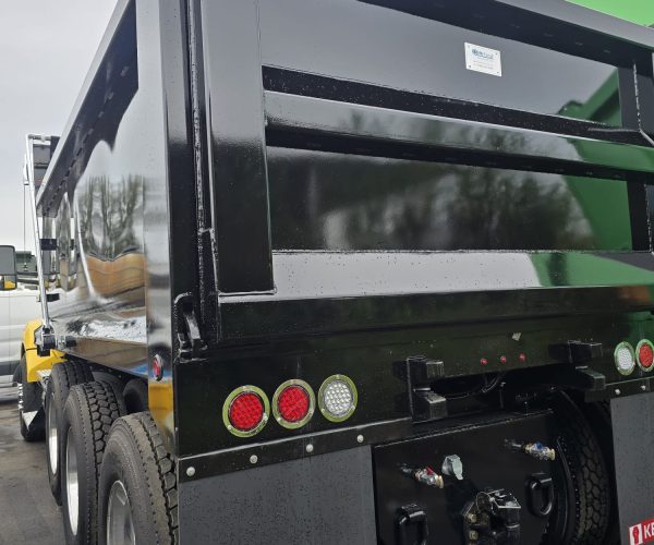 2016 KENWORTH T880 DUMP TRUCK W STEERABLE THIRD AXLE 005