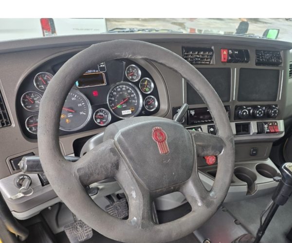 2016 KENWORTH T880 DUMP TRUCK W STEERABLE THIRD AXLE 011
