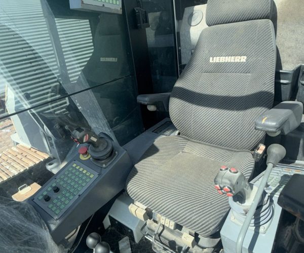 2016-LIEBHERR-LRB-355-PILE-DRIVING-AND-DRILLING-RIG-020