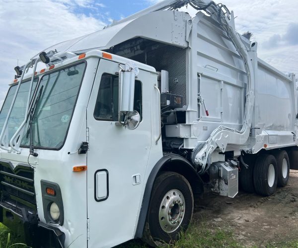 2016 MACK MRU613 FRONT LOADER GARBAGE TRUCK 001