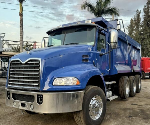 2016 MACK PINNACLE DUMP TRUCK TRI-AXLE 001