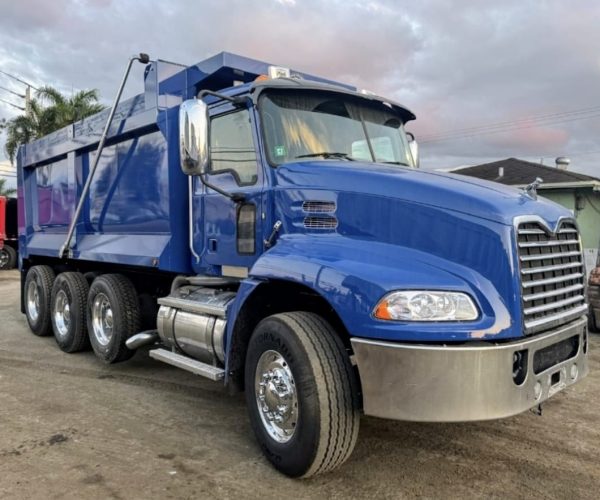 2016 MACK PINNACLE DUMP TRUCK TRI-AXLE 002