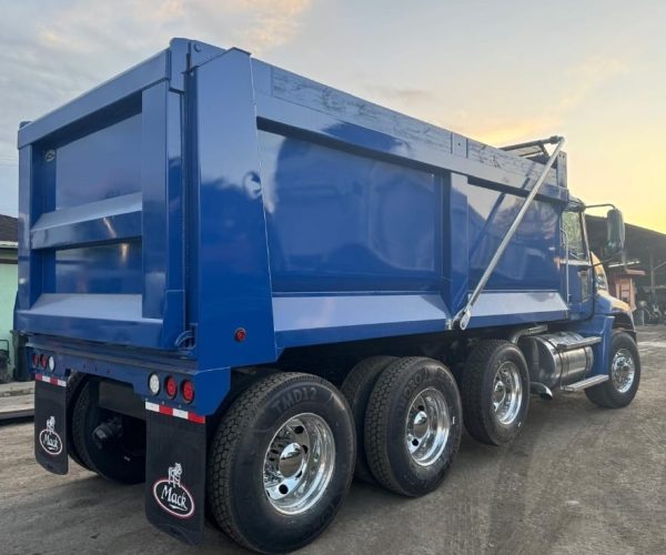 2016 MACK PINNACLE DUMP TRUCK TRI-AXLE 004