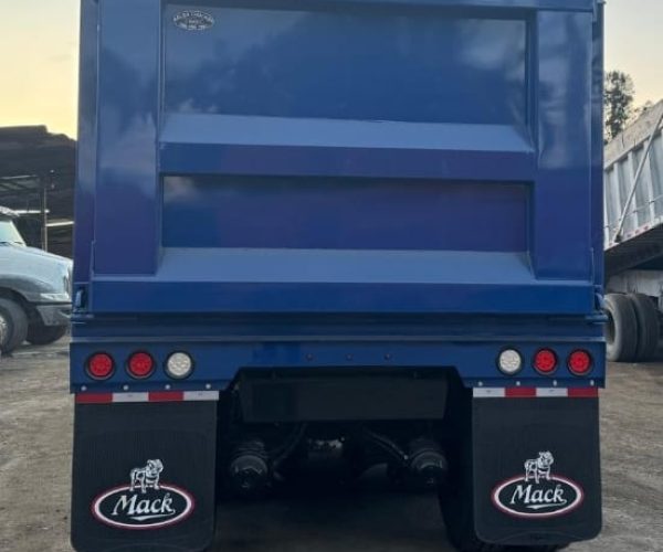 2016 MACK PINNACLE DUMP TRUCK TRI-AXLE 006