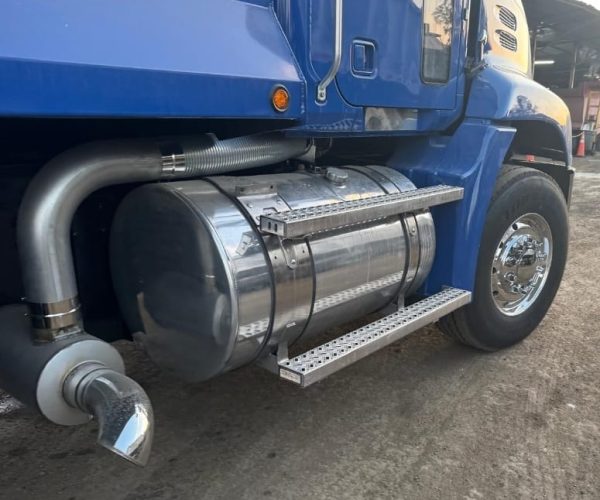 2016 MACK PINNACLE DUMP TRUCK TRI-AXLE 007