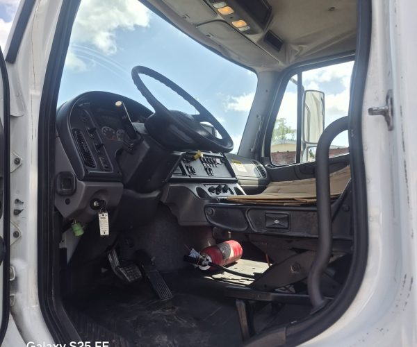 2017 & 2010 FREIGHTLINER M2 106 20 YD REAR LOAD 005