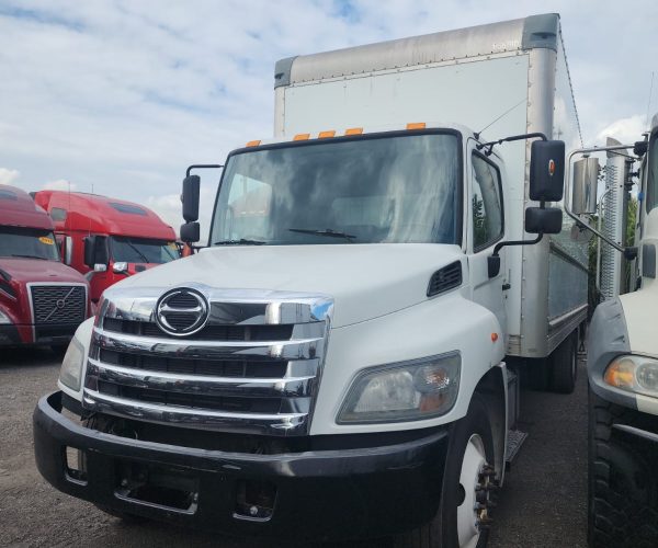 2017' 2016 Hino BOX TRUCK 24 & 26 FT LONG BOX WITH LIFT GATE 001