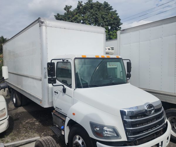 2017' 2016 Hino BOX TRUCK 24 & 26 FT LONG BOX WITH LIFT GATE 002