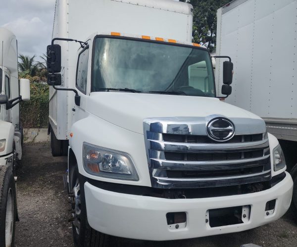 2017' 2016 Hino BOX TRUCK 24 & 26 FT LONG BOX WITH LIFT GATE 003