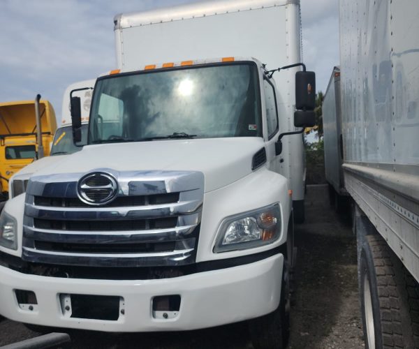 2017' 2016 Hino BOX TRUCK 24 & 26 FT LONG BOX WITH LIFT GATE 005