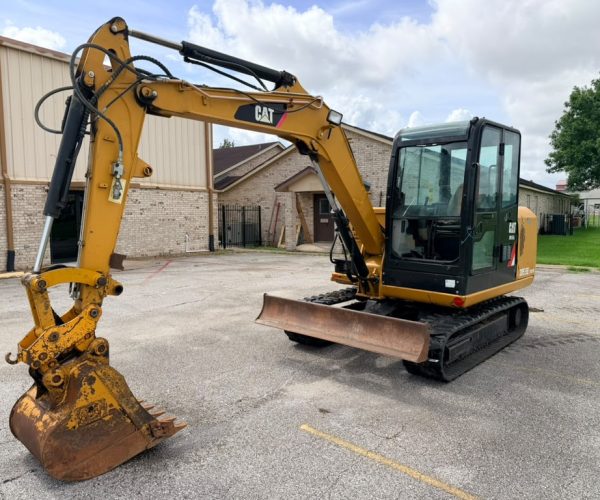 2017 CAT 305E2 MINI EXCAVATOR ENCLOSED CAB W AC 001