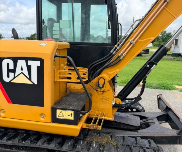 2017 CAT 305E2 MINI EXCAVATOR ENCLOSED CAB W AC 004