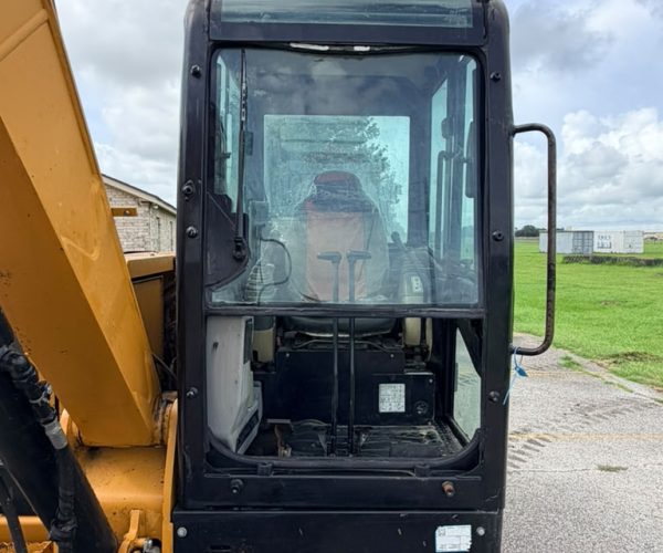 2017 CAT 305E2 MINI EXCAVATOR ENCLOSED CAB W AC 005