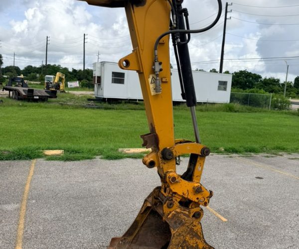 2017 CAT 305E2 MINI EXCAVATOR ENCLOSED CAB W AC 011