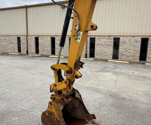 2017 CAT 305E2 MINI EXCAVATOR ENCLOSED CAB W AC 012