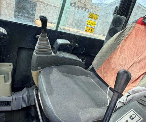 2017 CAT 305E2 MINI EXCAVATOR ENCLOSED CAB W AC 013