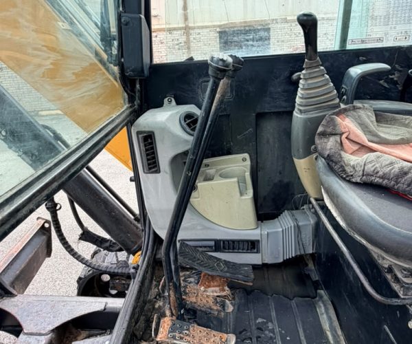 2017 CAT 305E2 MINI EXCAVATOR ENCLOSED CAB W AC 014