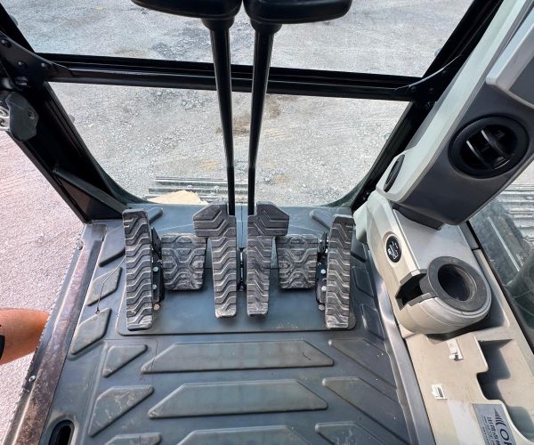 2017-CATERPILLAR-EXCAVATOR-320E-ENCLOSED-CAB-018