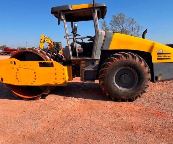 2017 DYNAPAC CA2500 VIBRATORY PADFOOT ROLLER COMPACTOR 005