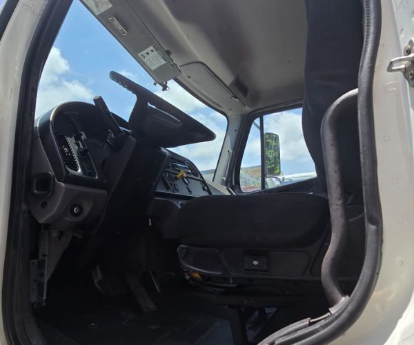 2017 FREIGHTLINER BOX TRUCK 26FT SIDE DOOR, LOW MILES 012