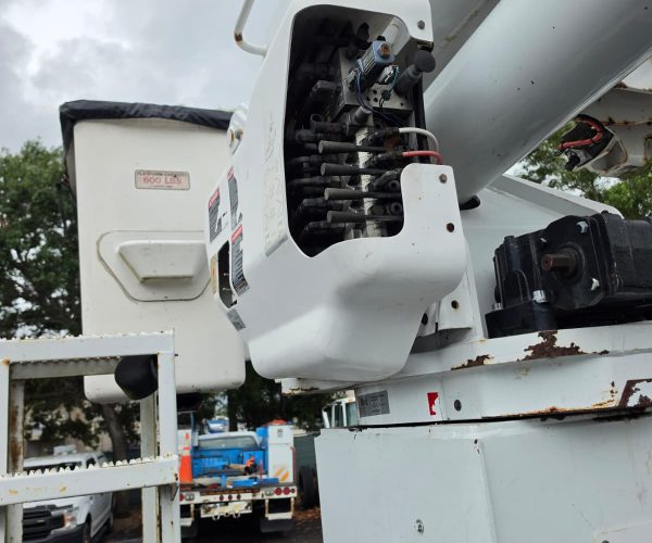 2017 FREIGHTLINER M2 BUCKET TRUCK ALTEC AN55 60FT 4X4 INSULATED 006