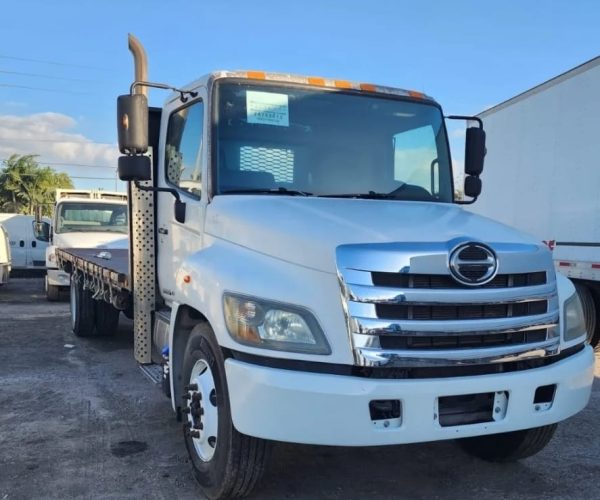 2017 HINO 268 FLAT BED 26 FT LONG 001