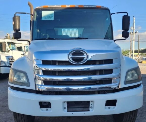 2017 HINO 268 FLAT BED 26 FT LONG 002