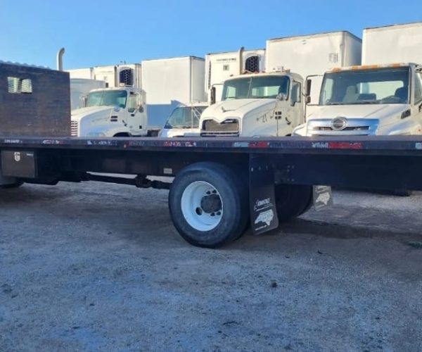 2017 HINO 268 FLAT BED 26 FT LONG 005