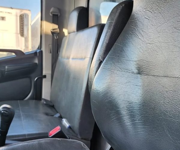 2017 HINO 268 FLAT BED 26 FT LONG 010