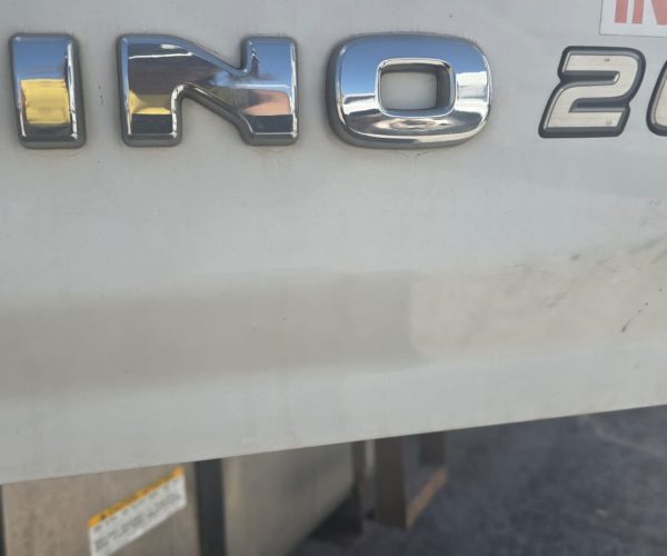 2017 HINO 268 FLAT BED 26 FT LONG 012