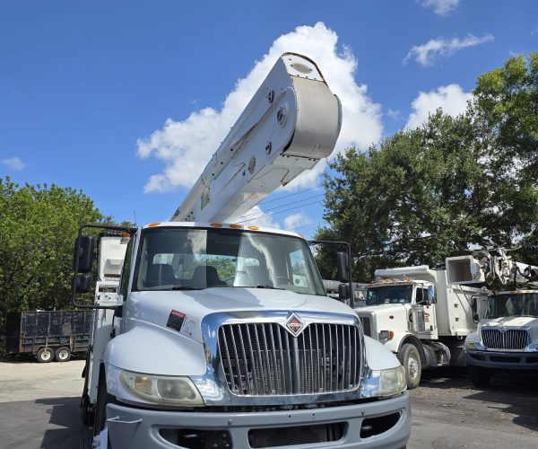 2017 INTERNATIONAL 4300 BUCKET TRUCK ALTEC A755 60FT INSULATE DOUBLE MAN BUCKET 002