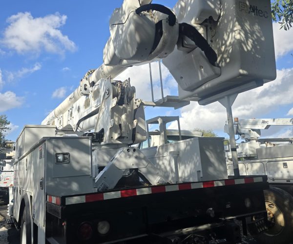 2017 INTERNATIONAL 4300 BUCKET TRUCK ALTEC A755 60FT INSULATE DOUBLE MAN BUCKET 003