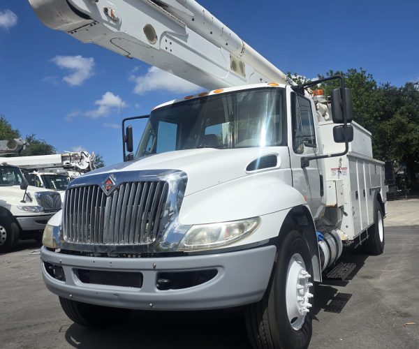 2017 INTERNATIONAL 4300 BUCKET TRUCK ALTEC A755 60FT INSULATE DOUBLE MAN BUCKET 004