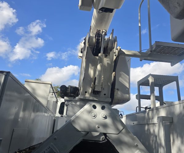 2017 INTERNATIONAL 4300 BUCKET TRUCK ALTEC A755 60FT INSULATE DOUBLE MAN BUCKET 007